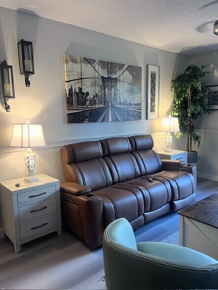 Building Photo - 780 S Sapodilla Ave