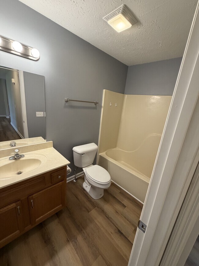 Building Photo - 7854 US-41