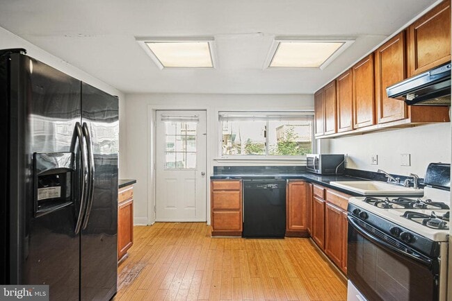 Building Photo - 208 S East Ave