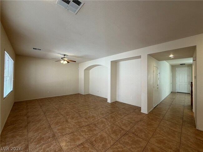 Building Photo - 2307 Summer Home St