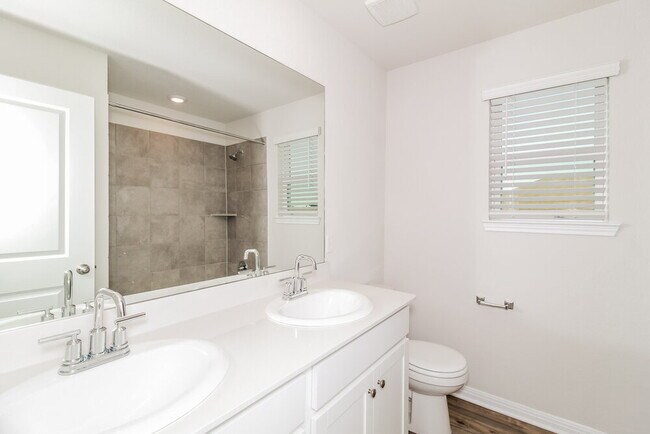 Building Photo - 116 Oakdale Meadows Ln