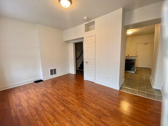 Building Photo - 644 E Chestnut St