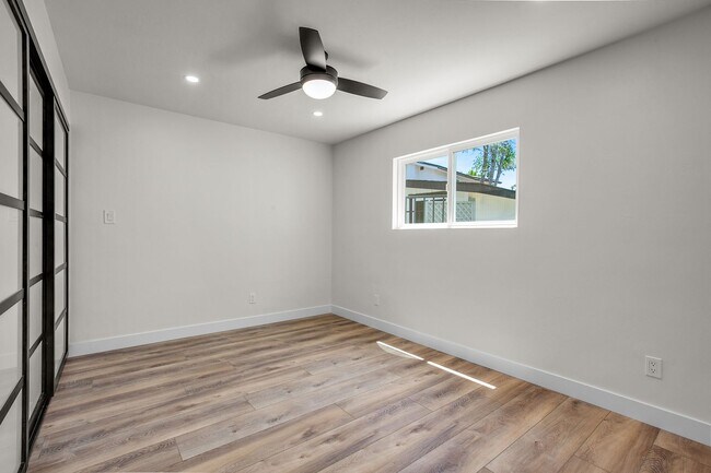 Building Photo - Pebble Springs
