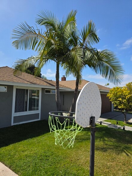 Building Photo - 6097 Charae St