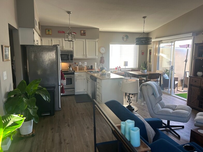 Open Floor Plan - 3340 S Parkside Dr