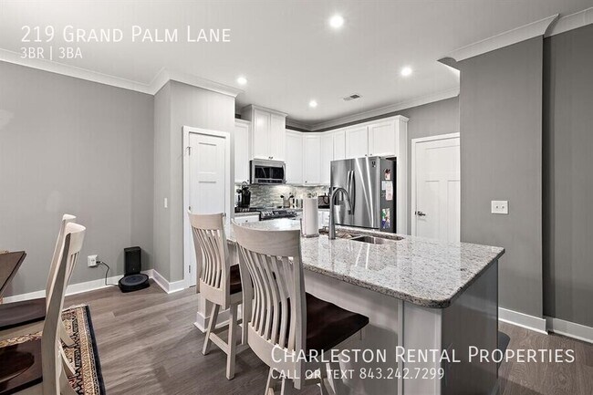Building Photo - 219 Grand Palm Ln