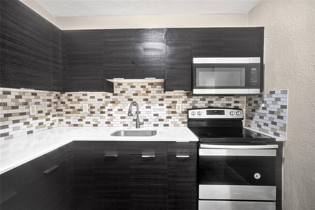 Building Photo - 2731 NW 1st St