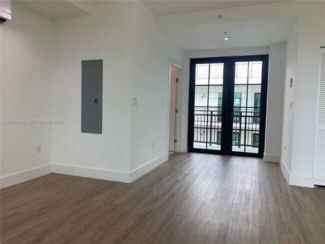 Building Photo - 4100 Davie Rd