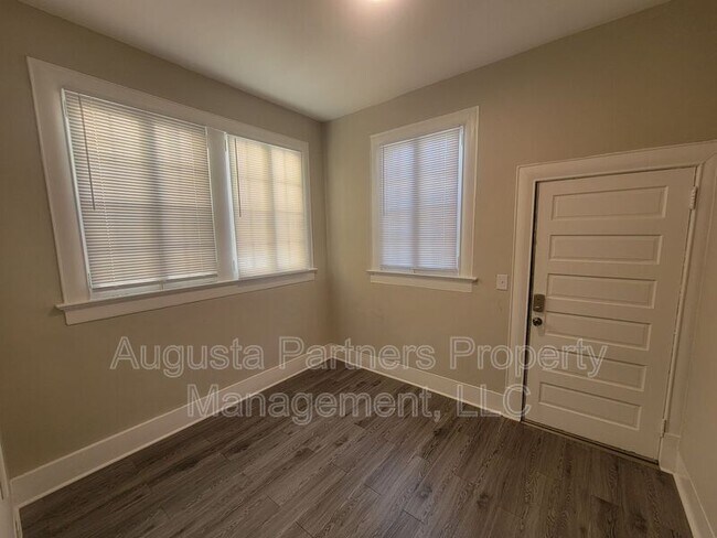 Building Photo - 323.5 Ellis St