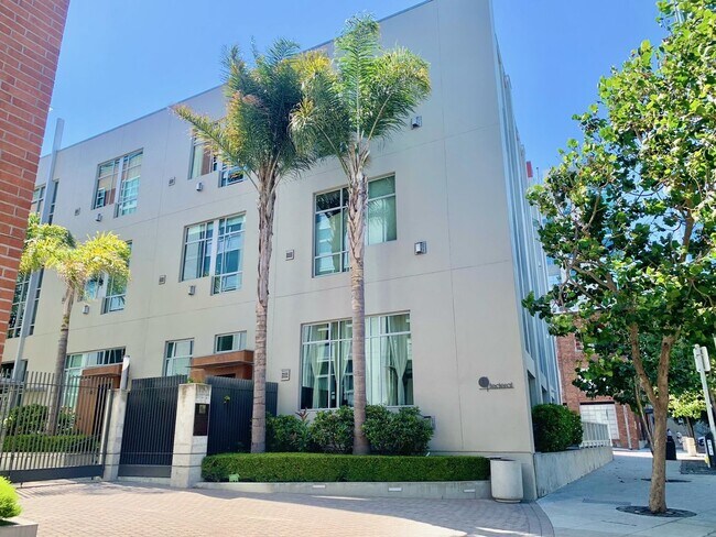 Building Photo - South Beach Contemporary Top Floor New Yor...
