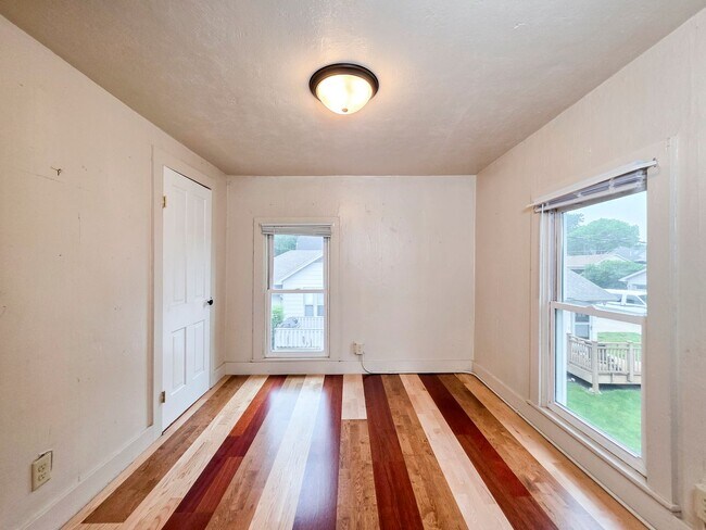 Building Photo - 1208 Koenigstein Ave