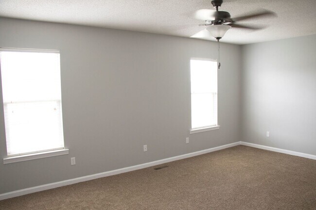 Building Photo - Quail Hollow