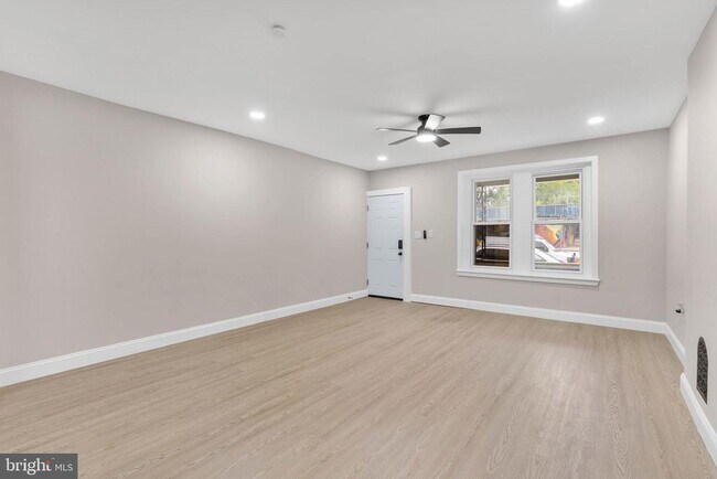 Building Photo - 4956 Baynton St