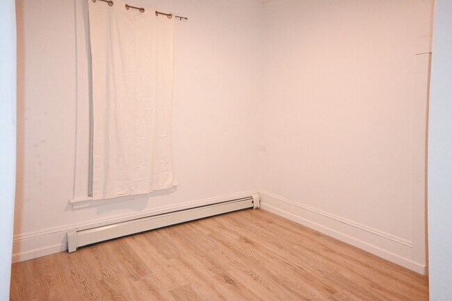 Building Photo - 198 Broad St