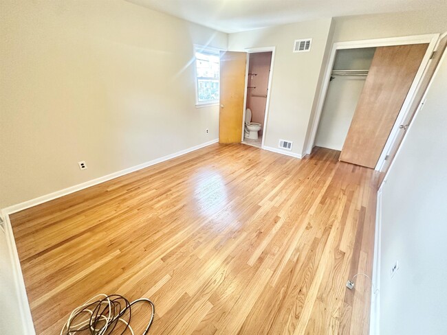 Building Photo - 588 Avenue A