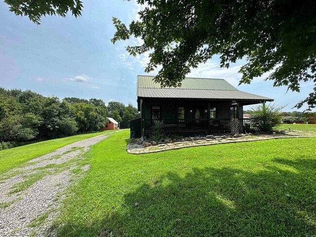 Building Photo - 896 Vaughn Rd