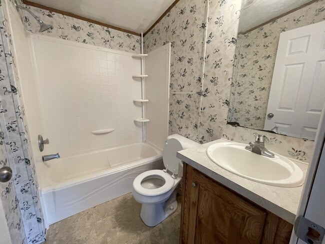 Building Photo - 3 Bed 2 Bath Home For Rent Outside of Bowling Green, MO