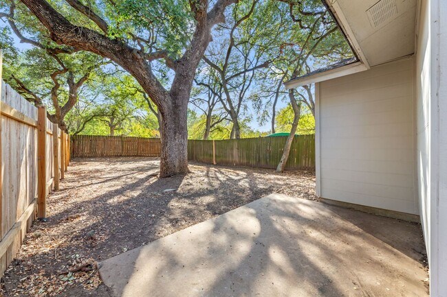 Building Photo - AUS2518 Howellwood