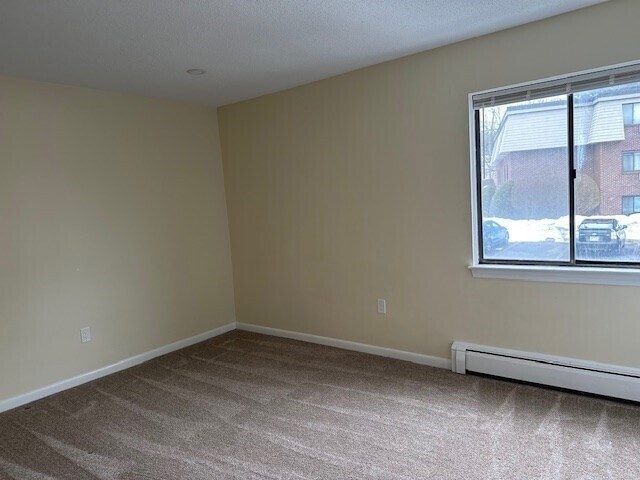 Building Photo - 12 Hallmark Gdns