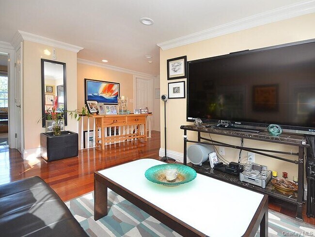 Building Photo - 82 Central Ave