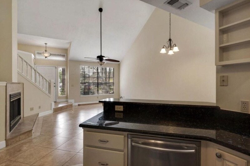 Building Photo - 2014 Mistral Ln E
