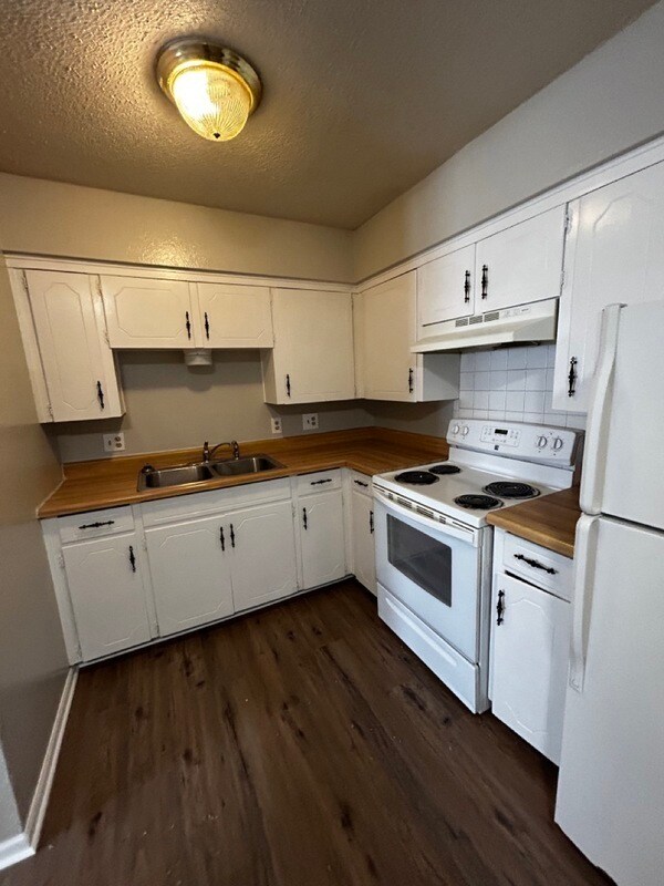 Building Photo - 1411 W Maple Ave