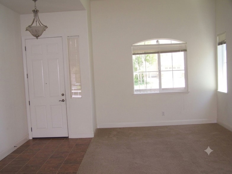 Building Photo - 1004 Hildebrand Cir