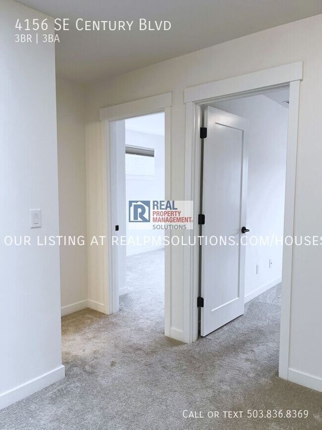 Building Photo - 4156 SE Century Blvd