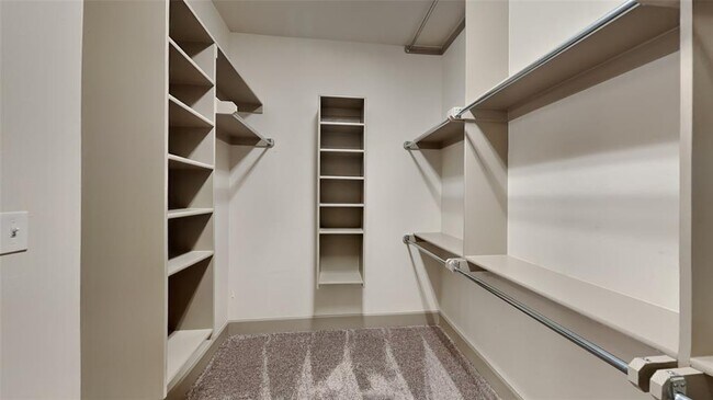 Building Photo - 6516 Bentley Dr