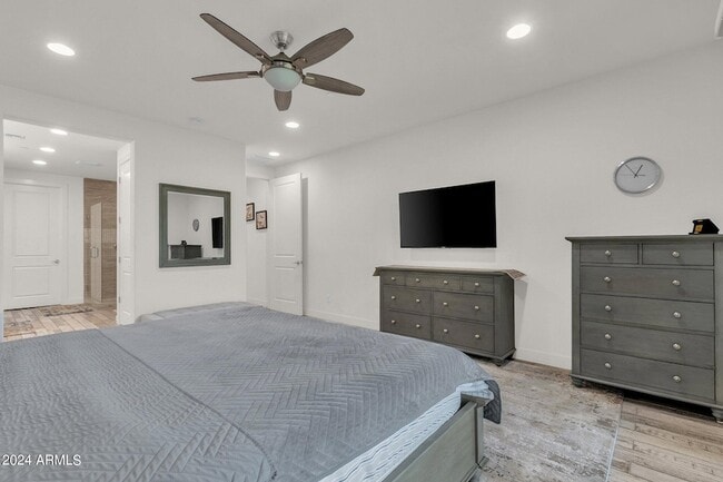 Building Photo - 10260 E White Feather Ln
