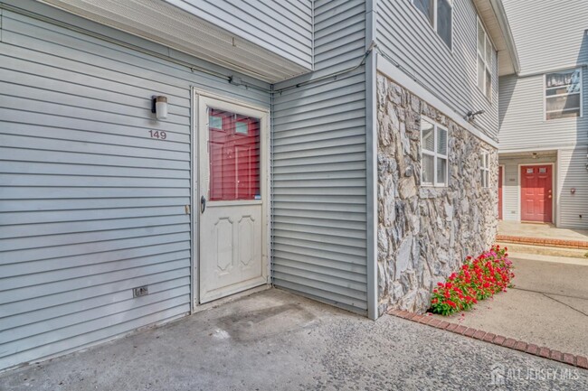 Building Photo - 149 Keswick Dr