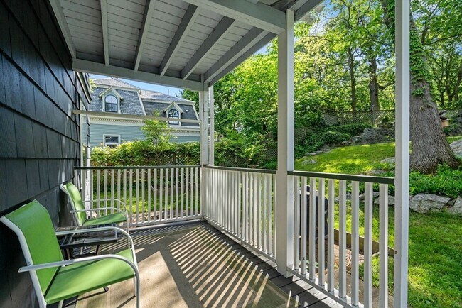 Building Photo - 1045 Adams St