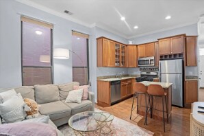 Building Photo - 2672 N Halsted St