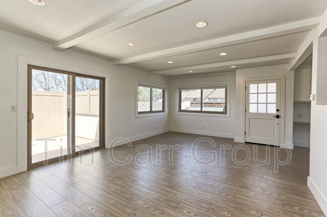 Building Photo - 2048 Garden Ln