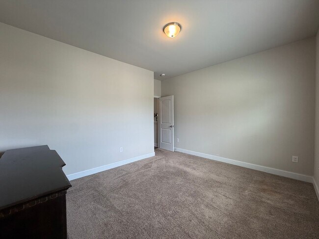 Building Photo - Spacious 4/2.5 House in Rydal- $2,995