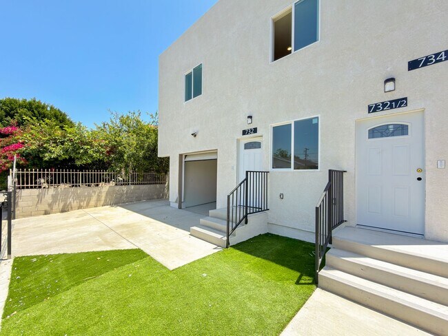 Building Photo - 732 E 52nd St
