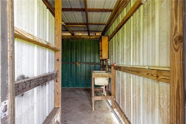 Building Photo - 3/2 Farm Home on 18.25 acres