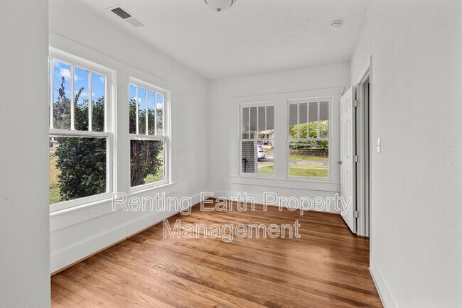 Building Photo - 1625 51st St Ensley