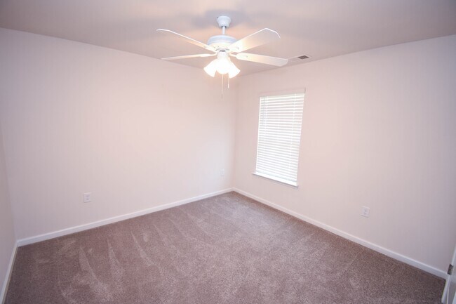 Building Photo - 6619 Colonial Dr