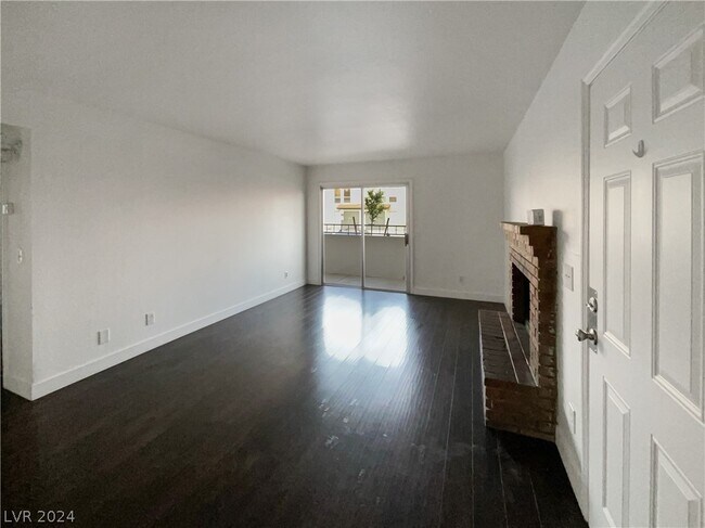 Building Photo - 3749 Carlyle Dr