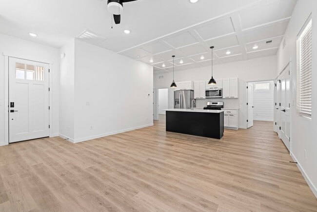 Building Photo - 4203 Saylor Ln