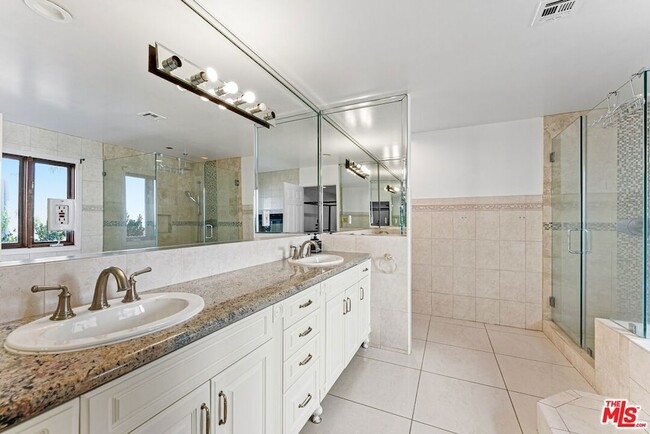 Building Photo - 15123 Greenleaf St