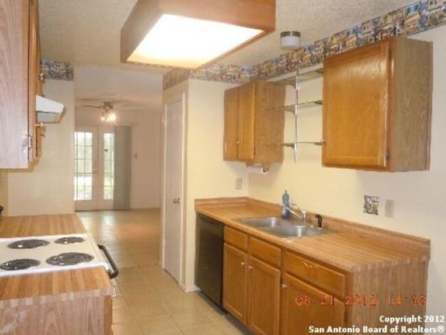 Building Photo - 3 Bedroom/2 Bath Applecreek Subdivision