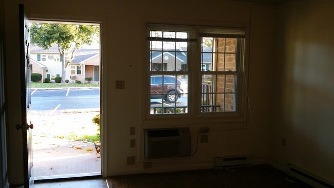 Building Photo - Gladeside Apartments