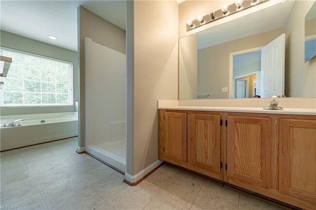 Building Photo - 108 White Cedar Ln