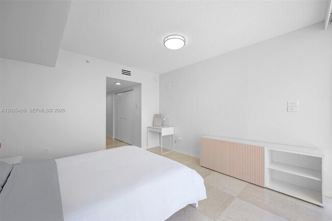 Building Photo - 16699 Collins Ave