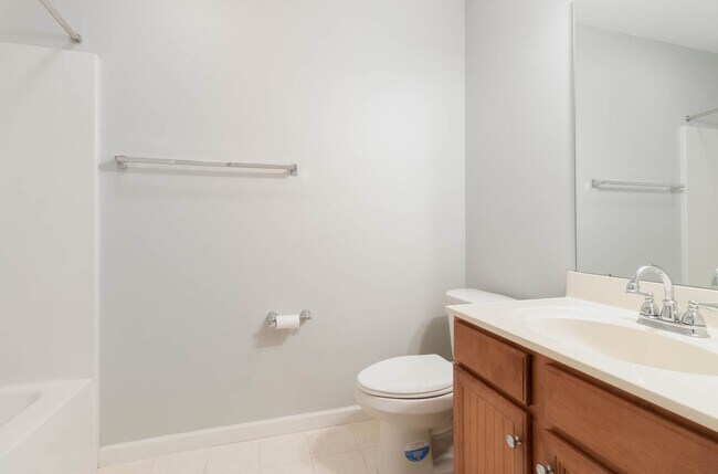 Building Photo - *UPCOMING* 3 Bedroom 2.5 Bath Town-Home Lo...