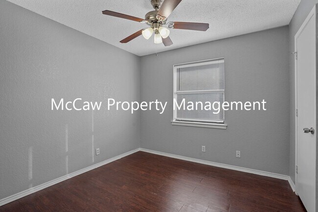 Building Photo - Spacious and Sparkling 2/1 Duplex in Fort ...