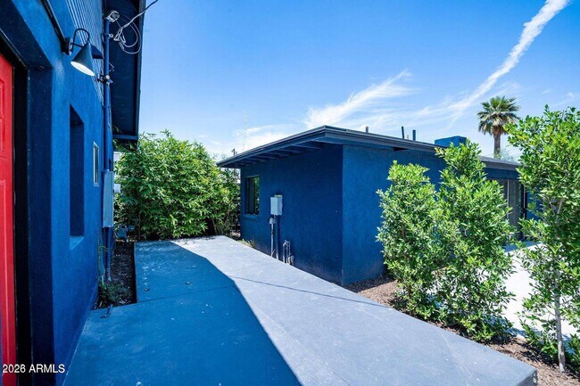 Building Photo - 912 E Roosevelt St