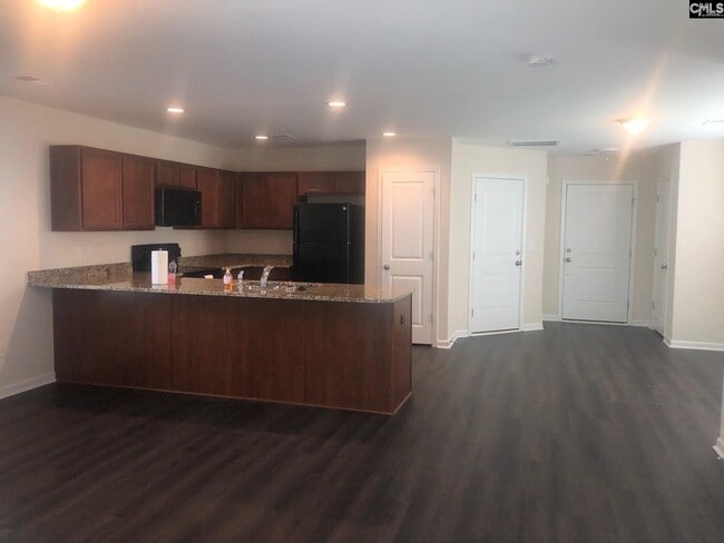 Building Photo - 1057 Roscoe Rd